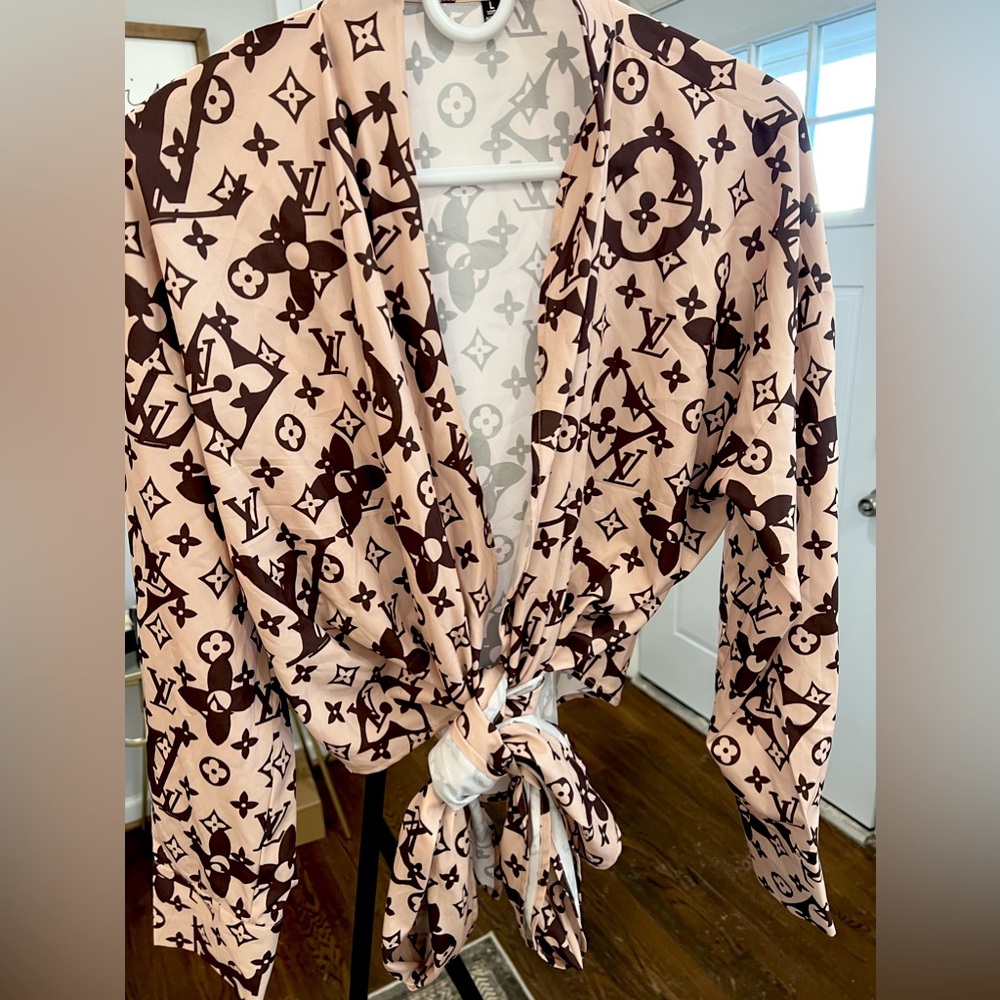 LV print tie top